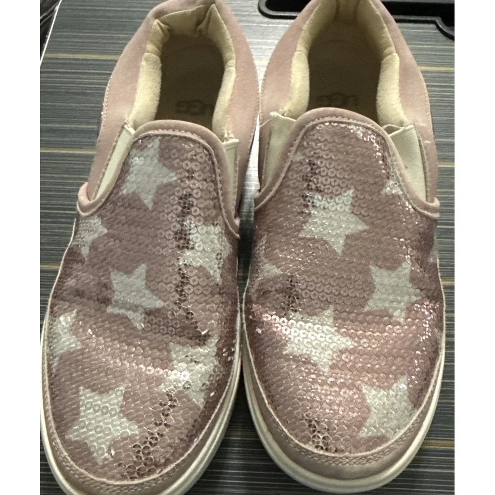 UGG Girls Youth 4 Caplan Sequin Stars Slip-On Sneaker‎ Loafer Pink Stars